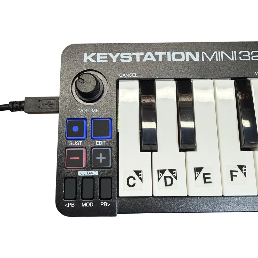 Keystation Mini 32 MK3 Ultra Portable Mini USB MIDI Keyboard Controller - Black
